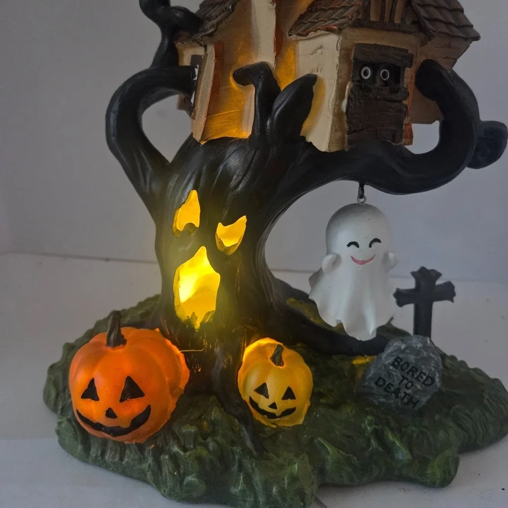 Toil & Trouble LED Lighted Haunted Tree House Ghost Halloween Decor 17 Inch New